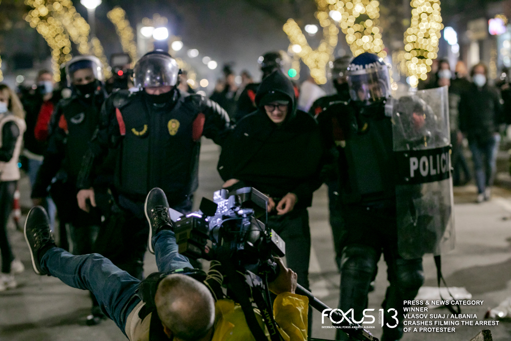Press-videographer-crashes-filming-the-arrest-of-a-protester-@Vlasov-SULAJ